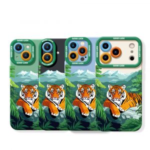 Majestic Tiger Mountain Adventure: Silicone Case for Apple iPhone Series